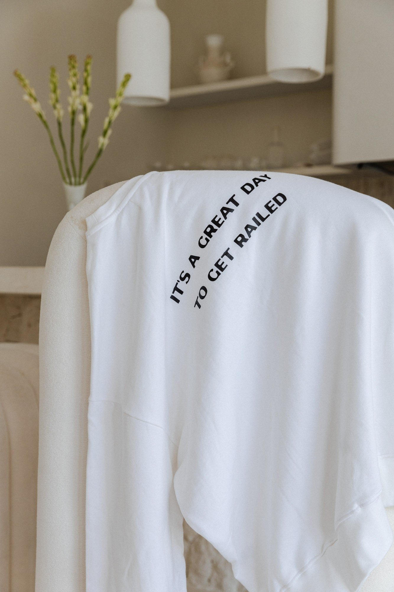 Oversized thin crew jumper – It’s a great day to get railed